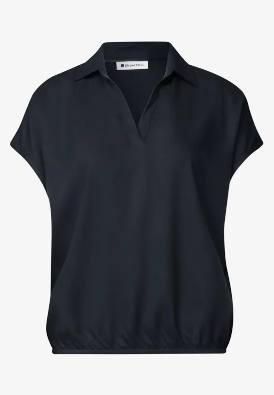 Haut noir pour femme à manches courtes, col polo, encolure en V et ourlet élastique.