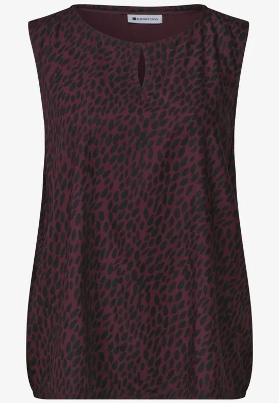 Ärmelloses Damen-Top in Dunkelrot mit schwarzem Leopardenmuster.