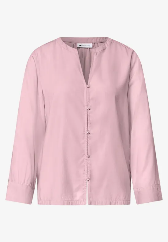 Hellrosa, langärmlige, knöpfbare Bluse mit V-Ausschnitt und schlichtem Design.