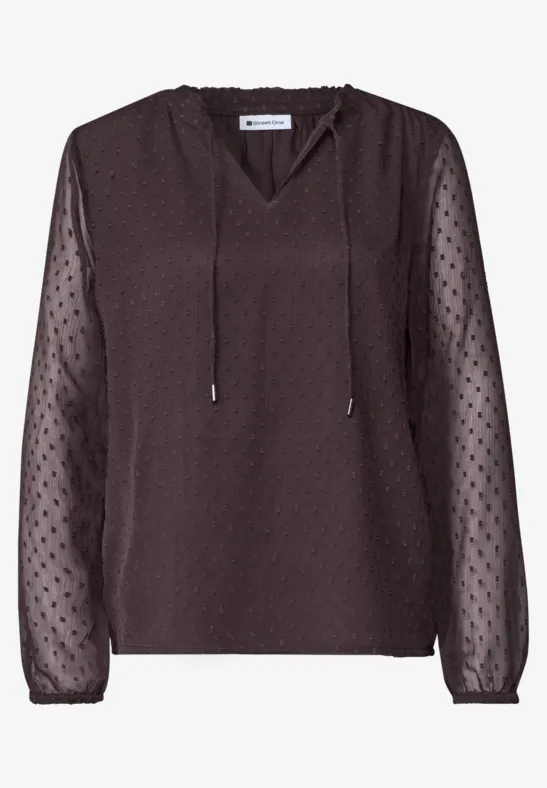 Blouse marron foncé à manches transparentes à pois, col en V avec lien coulissant.
