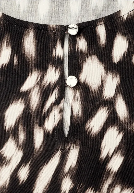 Schwarz-weiße Animal-Print-Bluse mit Knopfleiste und kleinem V-Ausschnitt
