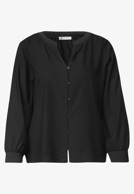 Schwarze, lange Bluse mit Knopfleiste, V-Ausschnitt und elastischen Bündchen an den Ärmeln.