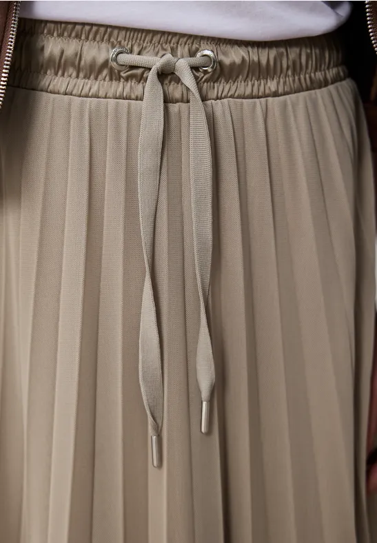 Midi-Rock aus Mesh in Plisséestruktur safari beige