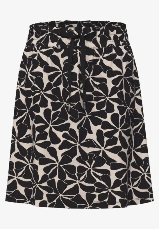 Schwarz-weißer Rock mit locker fallendem Schnitt und großem Blumenmuster.