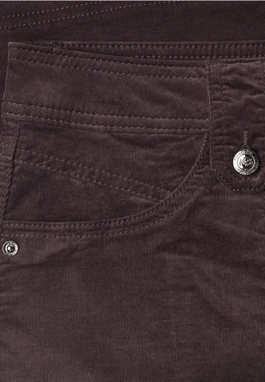 Bruine ribfluwelen broek met zak en metalen knoop
