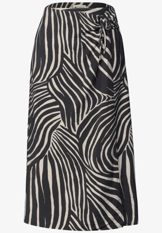 Midirok met zwart-wit abstract zebraprint en een zijdelingse knoop in de taille