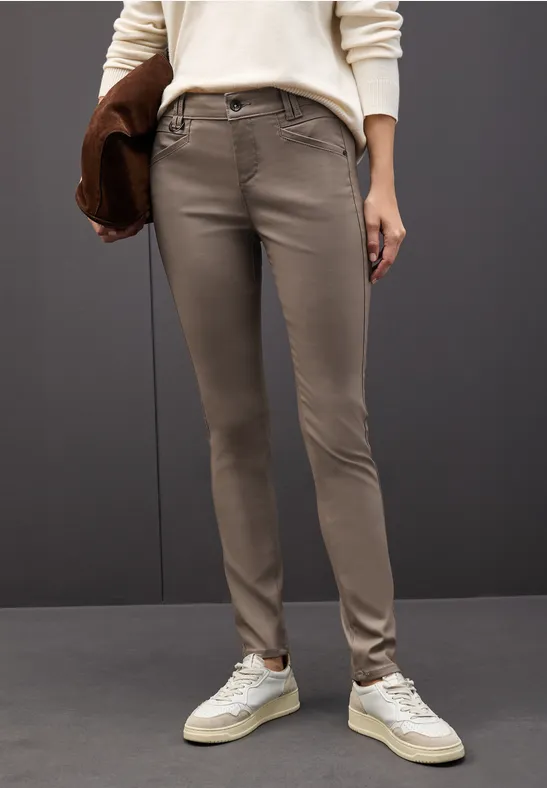 Slim Fit Coated Hose silk brown