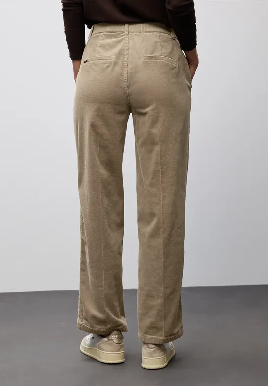 Straight Leg Cordhose flowing beige