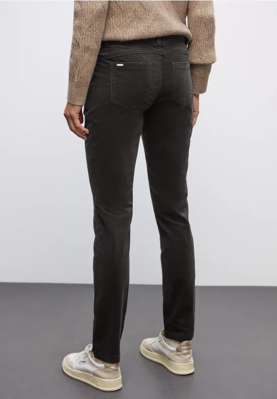 Cordhose im Casual Fit darkest brown