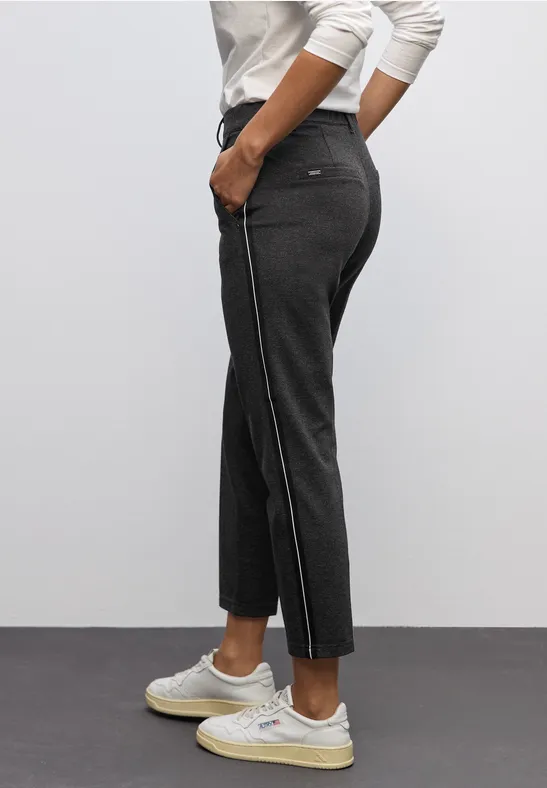 Chino mit Tapedetails Black