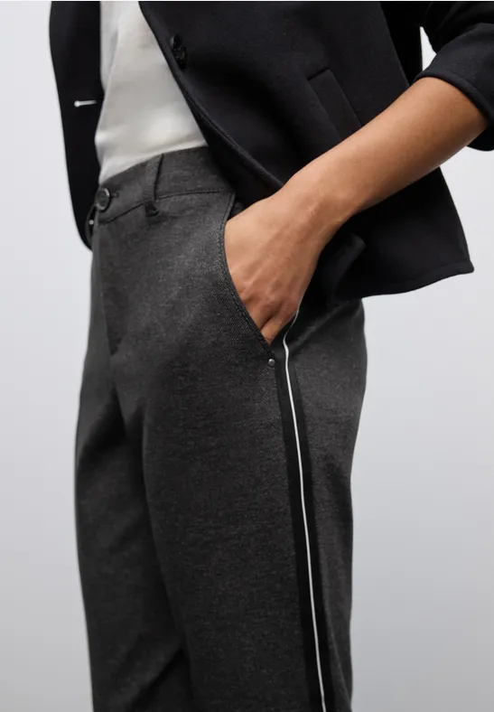 Chino mit Tapedetails Black