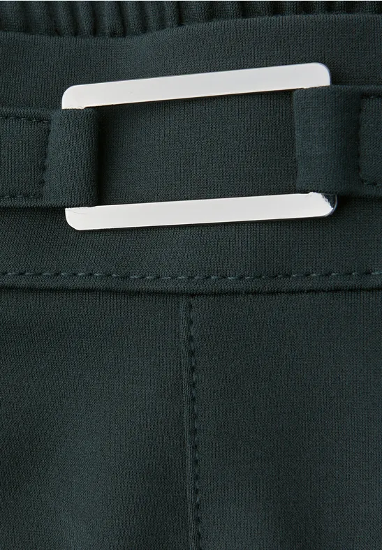 Straight Leg Hose mit Detail evernight green