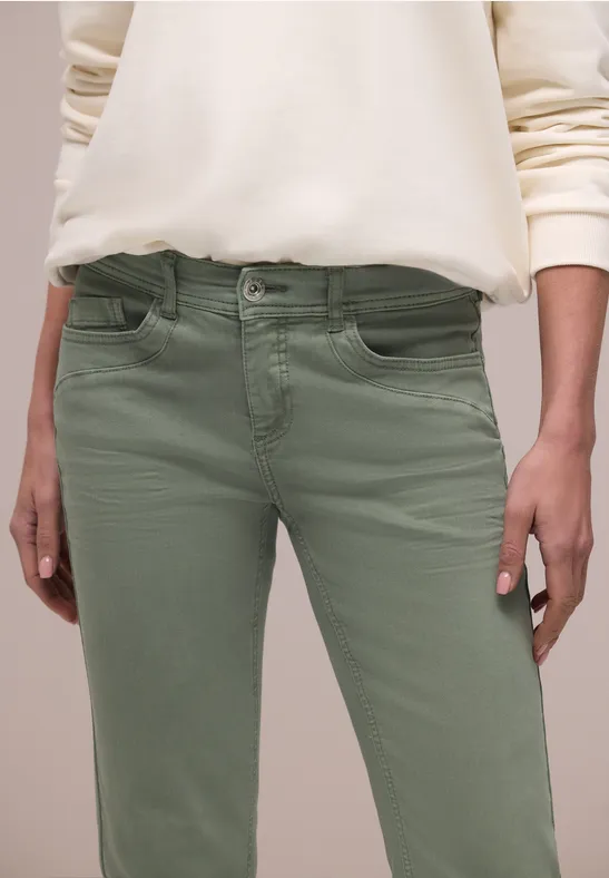Mid Waist Straight Leg Jeans dans le Slim Fit Sage Green Washed