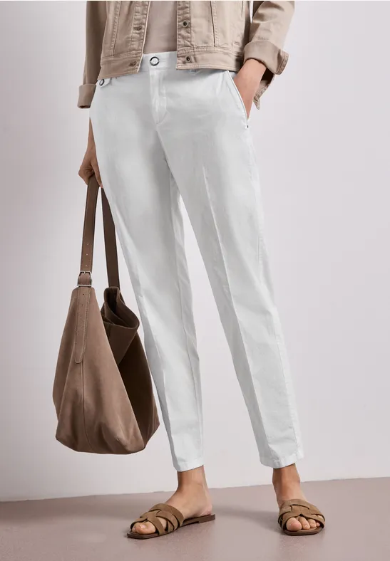 Chino im Casual Fit in softer Qualität off white