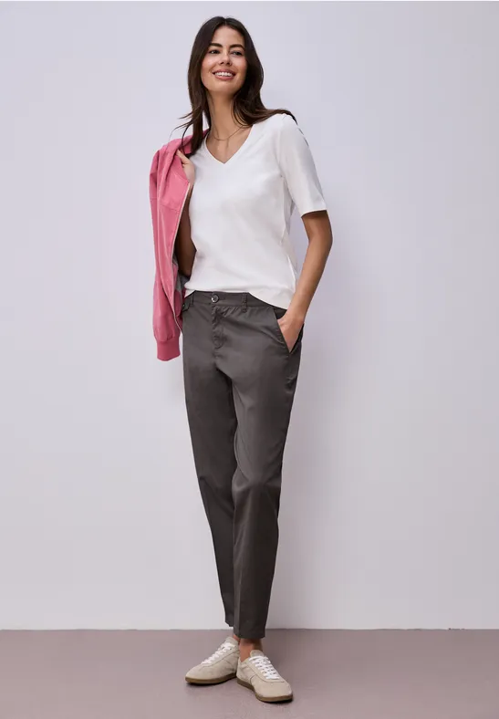 Chino im Casual Fit in softer Qualität deep earth