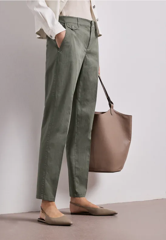 Chino im Casual Fit in softer Qualität dusky green