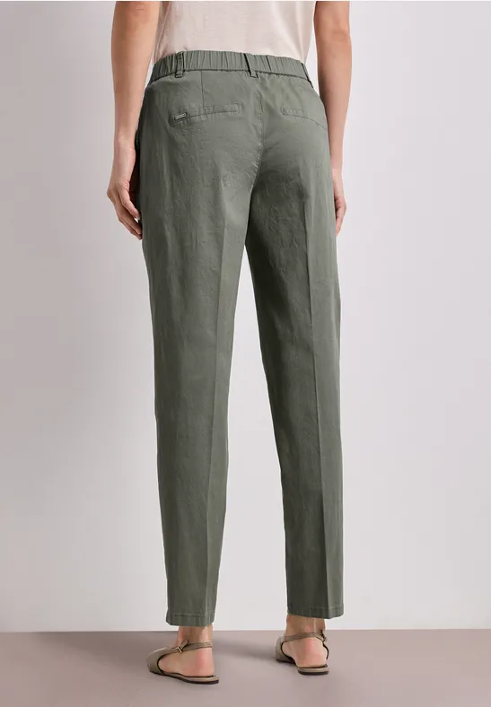 Chino im Casual Fit in softer Qualität dusky green
