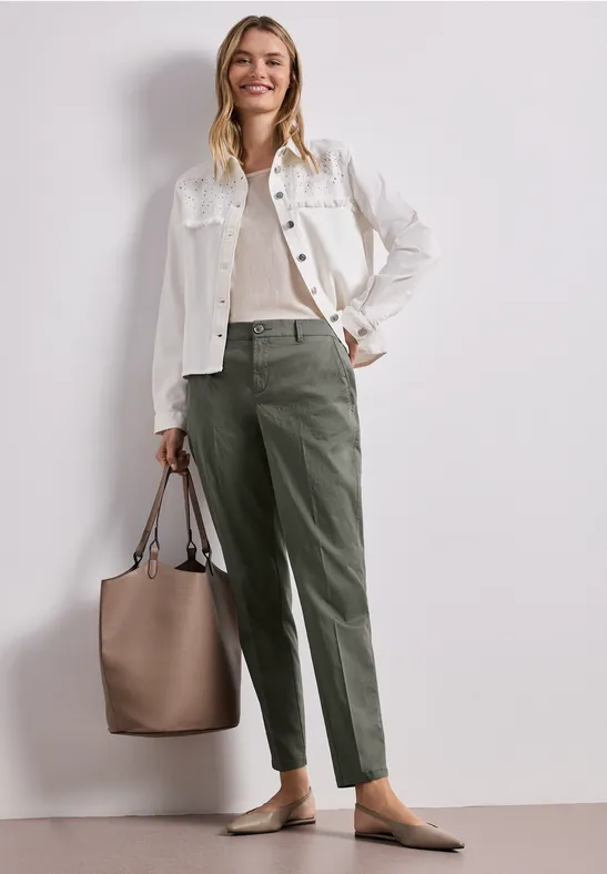 Chino im Casual Fit in softer Qualität dusky green