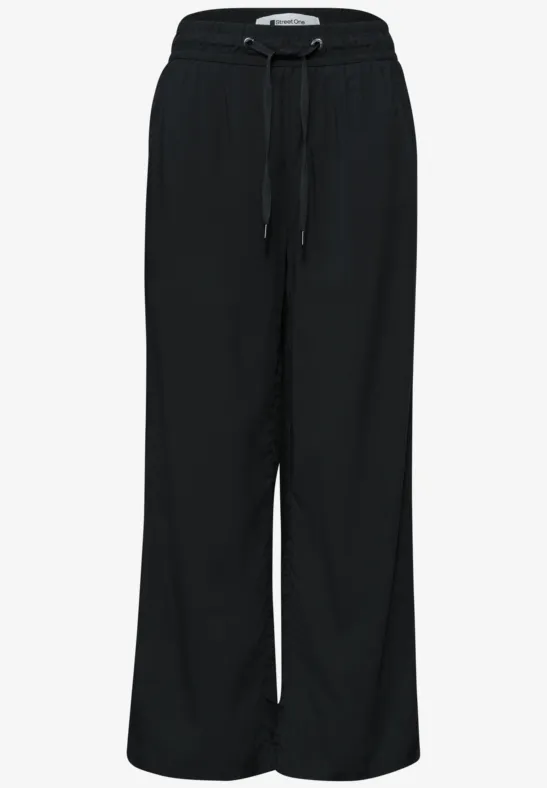 Zwarte wijde broek met elastische taille en trekkoord.