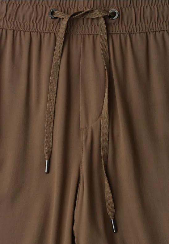 Bruine vrijetijdsbroek met elastische taille en koordsluiting met zilverkleurige metalen uiteinden.