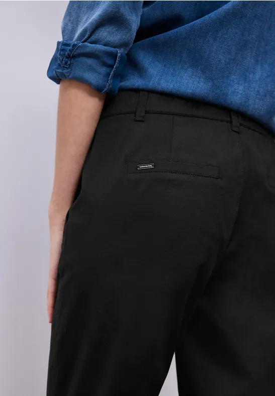 Chino im Casual Fit in softer Qualität Black