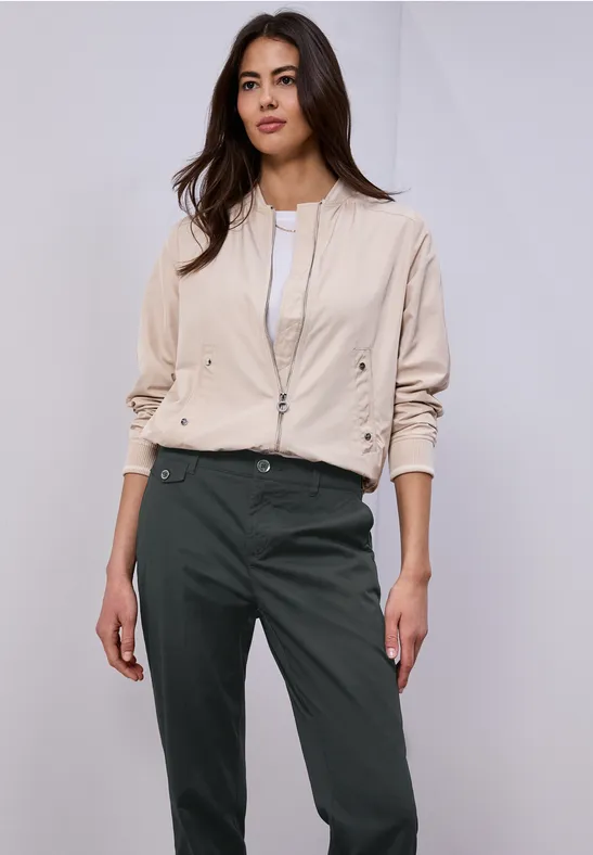 Chino im Casual Fit in softer Qualität pine grove green