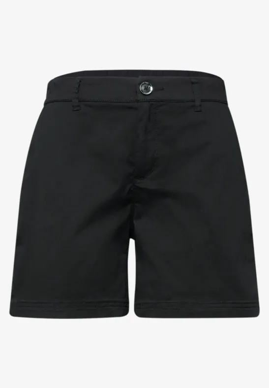 Schwarze, knielange Shorts mit Knopfverschluss und Gürtelschlaufen.