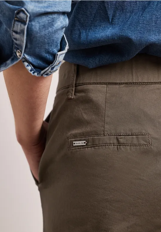 Straight Leg Chino im Casual Fit cold brew brown