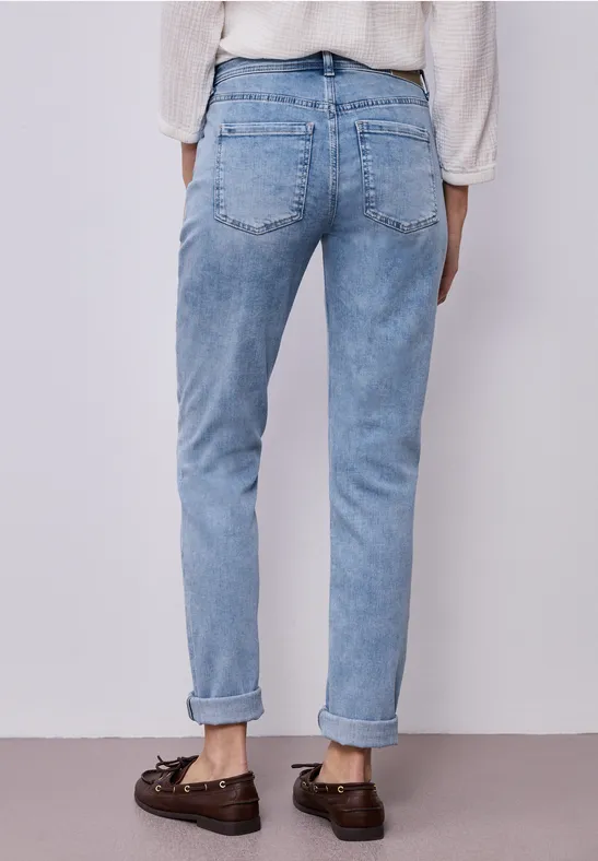 Mid Waist Slim Leg Jeans avec turn-up light blue random wash