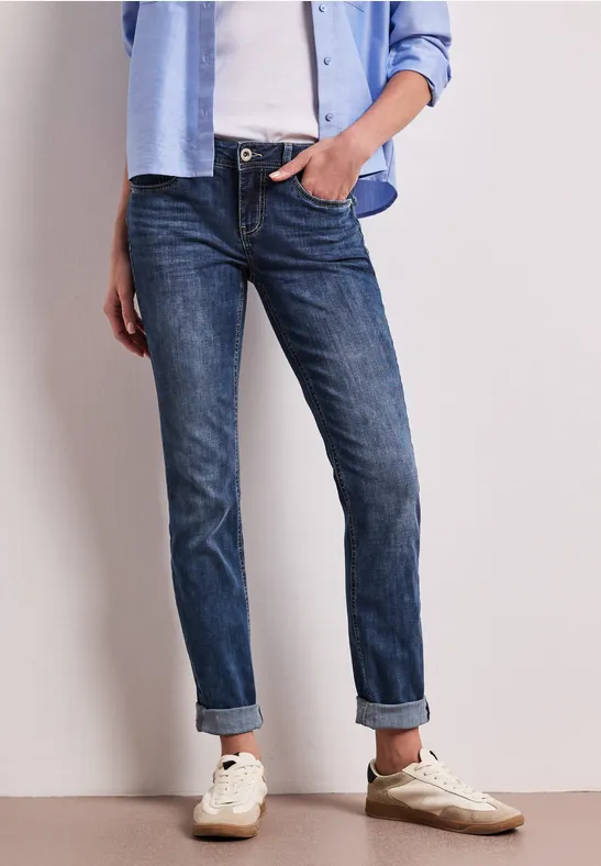 Low Waist Slim Legs jeans in casual fit authentic dark blue wash