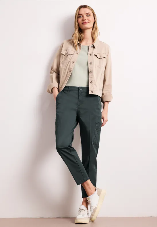 Chino's met Slim Legs en cargo-stijl zakken cilantro green