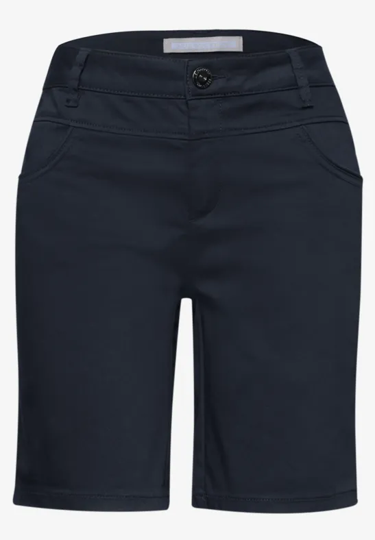 Dunkelblaue Chino-Bermuda-Shorts mit Knopfverschluss und seitlichen Eingrifftaschen.