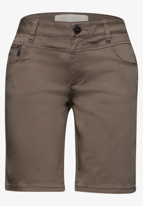 Bruine dames bermudashort tot op de knie, met knoopsluiting en zakken