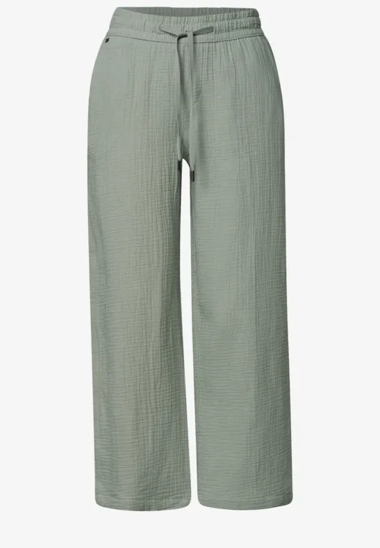 Luchtige linnen broek in lichtgrijs met hoge taille en wijde pijpen.