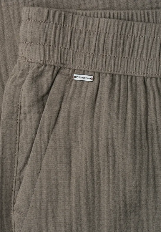 Braune Baumwollhose mit elastischem Bund, geriffelter Struktur und seitlicher Tasche