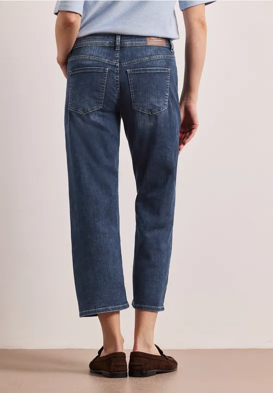 Mid Waist straight leg jeans in casual fit dark blue wash
