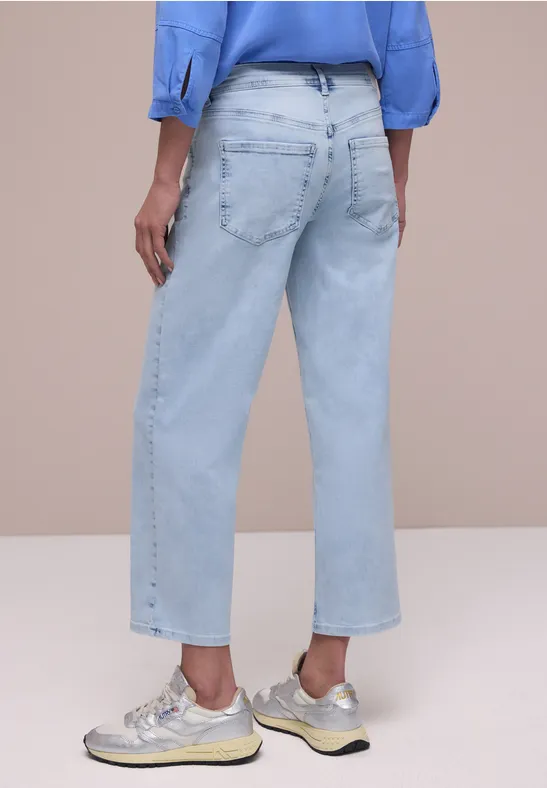 Mid Waist straight leg jeans in casual fit bleached random wash