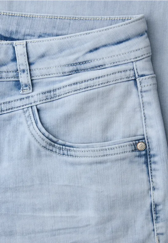 Mid Waist straight leg jeans in casual fit bleached random wash