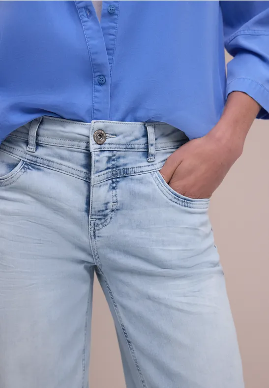 Mid Waist straight leg jeans in casual fit bleached random wash