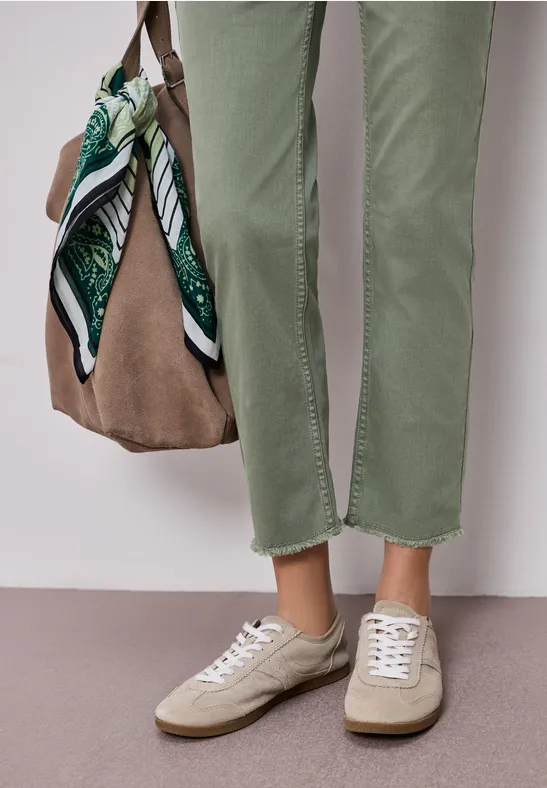 Straight Leg Jeans mit fransigem Saum Sage Green Washed
