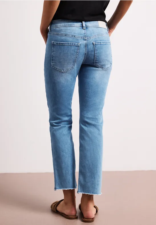 Straight Leg Jeans mit fransigem Saum Light Blue Wash