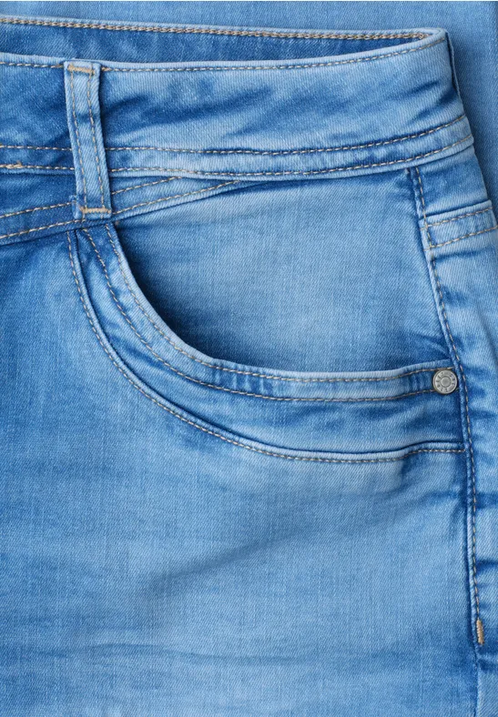 High Waist Flared Leg Jeans mit Ziersaum Light Blue Wash