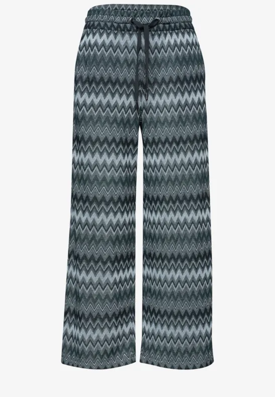 Wijde grijze broek met zigzagpatroon en trekkoord in de taille.