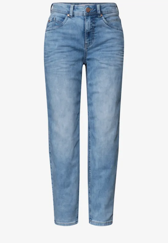 Hellblaue Jeans mit hoher Taille, gerader Passform und klassischer 5-Pocket-Optik.