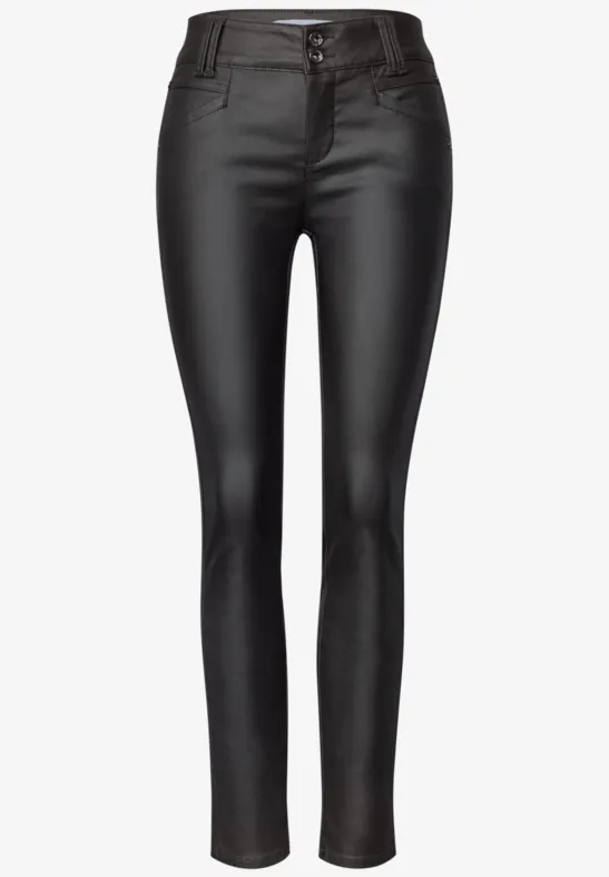 Schwarze, taillierte Skinny-Leggings in Lederoptik.