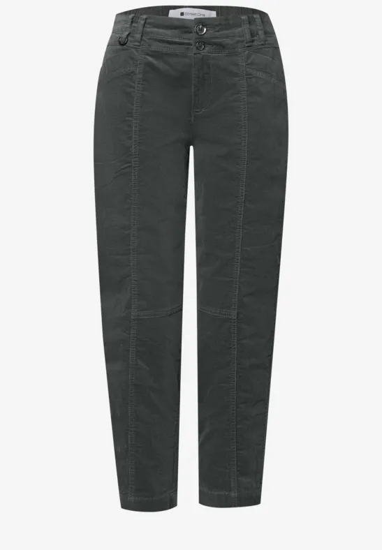 Dunkelgraue, gerade geschnittene Hose mit aufgesetzten Taschen und leichtem Used-Look