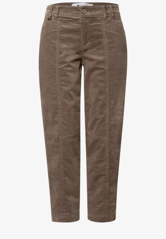Bruine corduroy broek met rechte pijpen en normale taille.