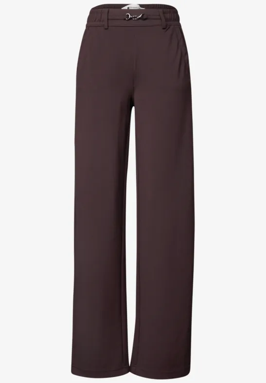 Dunkelbraune, weite Damenhose mit hohem Bund und Knopfverschluss.