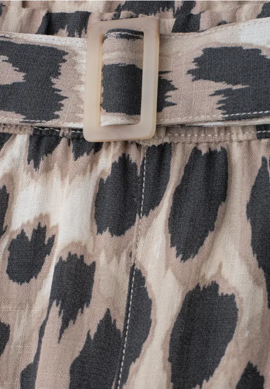 Getailleerde midirok met dierenprint en tailleband met rechthoekige gesp.