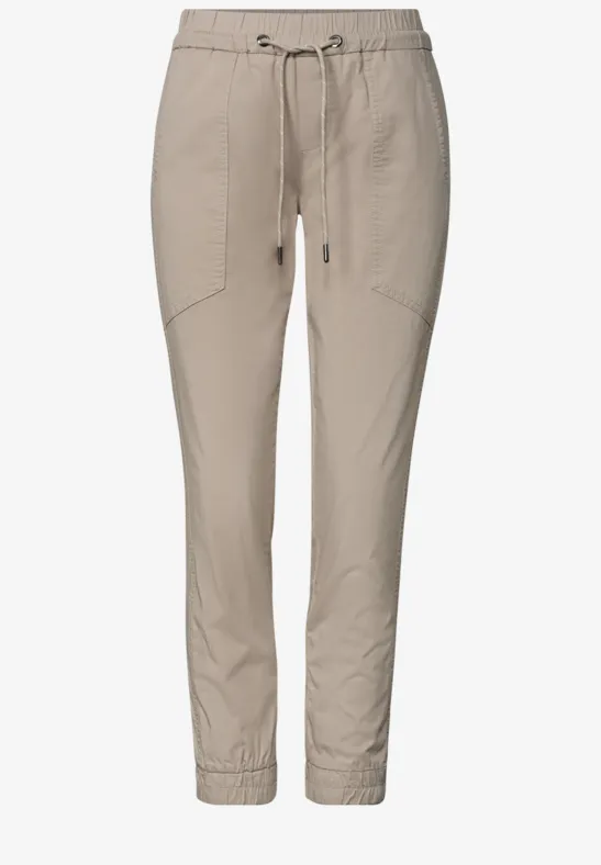 Bequeme hellbeige Jogginghose mit Tunnelzugbund und Taschen